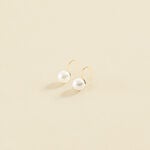 Boucles d'oreilles pendantes EAR8PEARLY - Perle / Doré - Boucles d'oreilles  | Agatha