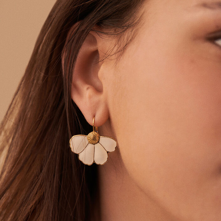 Boucles d'oreilles pendantes FLORA - Doré / Blanc - Boucles d'oreilles  | Agatha